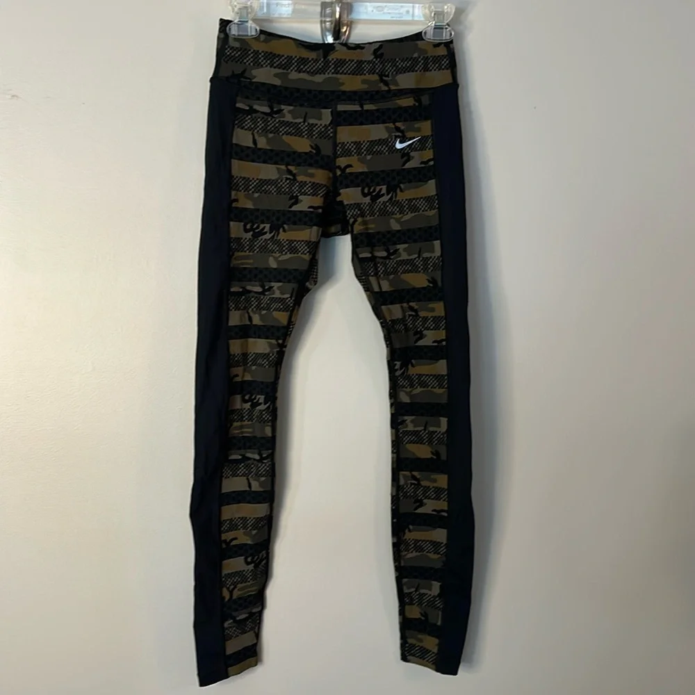 Nike Dri-Fit Clash Epic Leggings in Green Camo Stripe